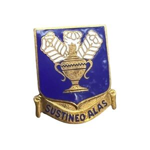 Vintage WWII Sustineo Alas USAAF Technical Training Command Military Pin Back